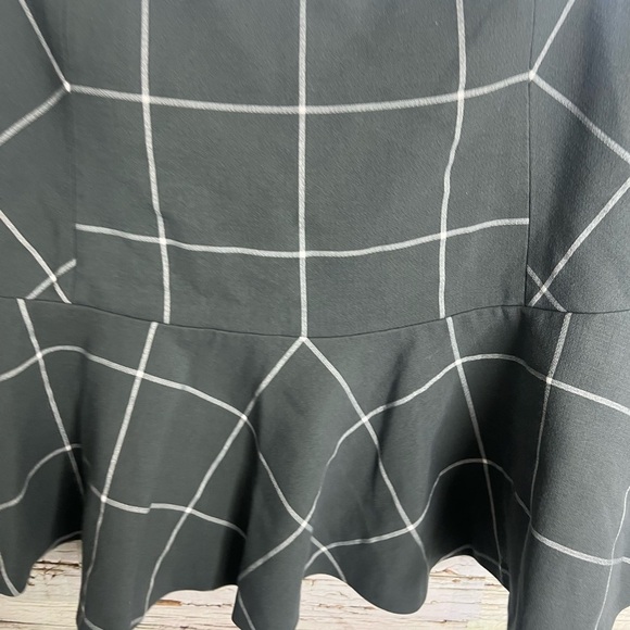 1.State Windowpane Plaid Skirt Gray White Schoolgirl Size medium - Picture 5 of 6